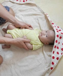 多用途寶寶成長浴巾，圍裙、浴巾、嬰兒包巾、兒童浴袍，四大功能一次滿足。